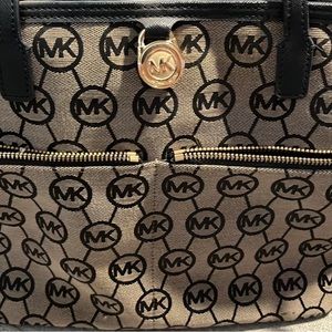 Micheal Kors Purse